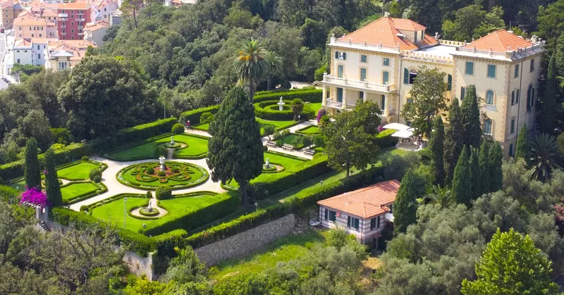 I giardini all'italiana di Villa Marigola visti dall'alto